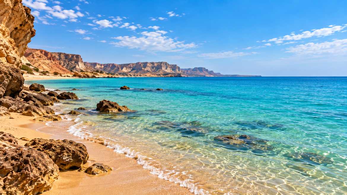 بهترین ساحل قشم برای شنا؛ کجا آب‌تنی کنیم؟